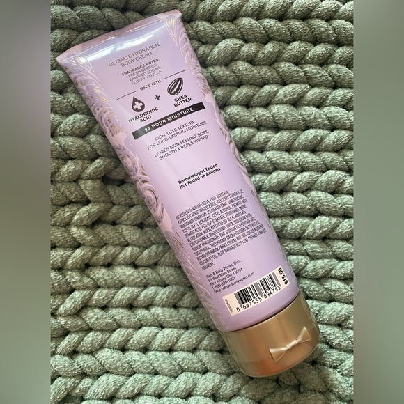 WHIPPED BERRY MERINGUE Bath & Body Works BODY CREAM with hyaluronic acid NEW - Picture 2 of 2
